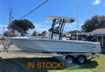 2025 Robalo 226 Cayman Ice Blue Boat